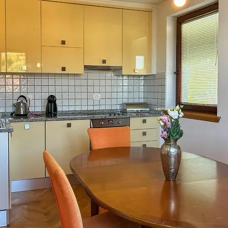2 Bedroom Gorgeous In Апартаменты