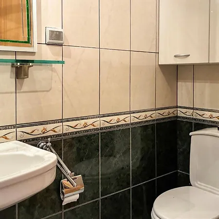 2 Bedroom Gorgeous In Opric